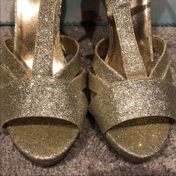 Gold Glitter Heels, Size 8 - Picture 5 of 8